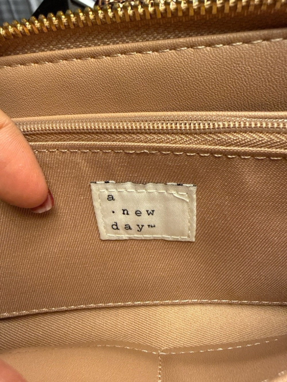 a new day Embroidered Cream Wallet with Gold Zipper - NWOT - Picture 4 of 10
